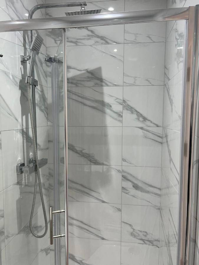 Park View Serviced Apartment - Next To Northolt Tube Station - Near Central London & Wembley المظهر الخارجي الصورة