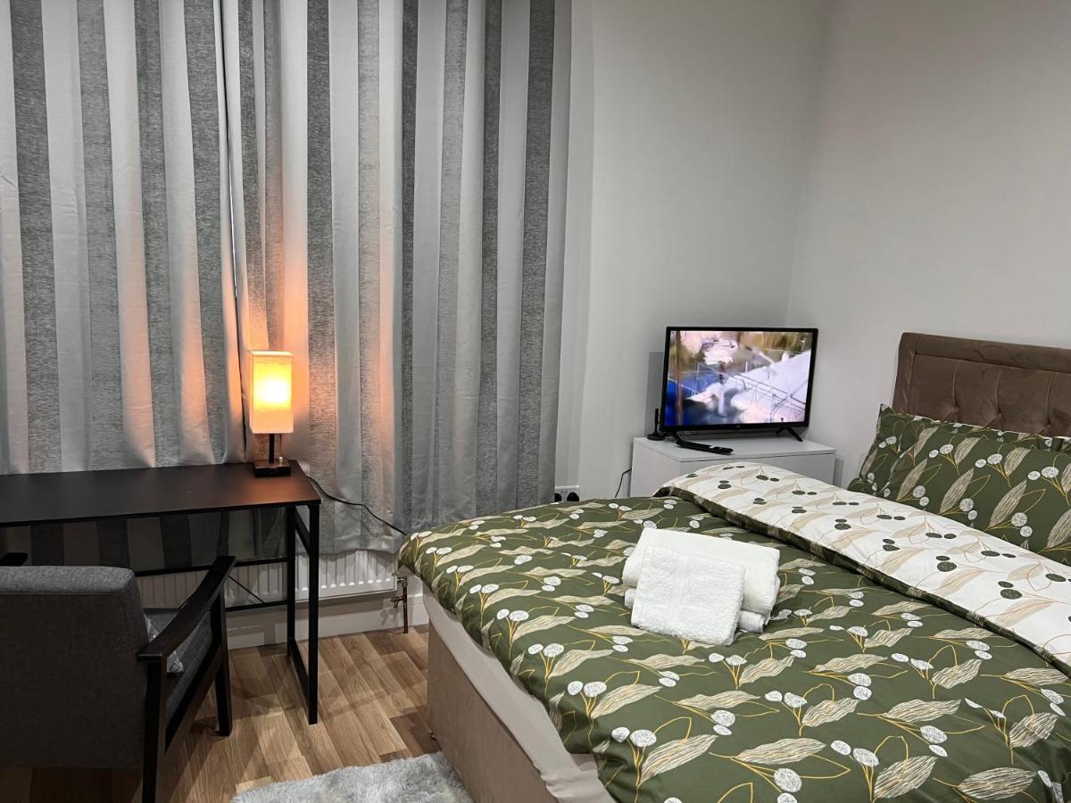 Park View Serviced Apartment - Next To Northolt Tube Station - Near Central London & Wembley المظهر الخارجي الصورة