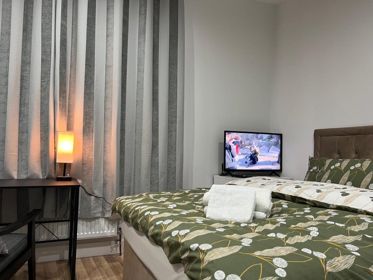 Park View Serviced Apartment - Next To Northolt Tube Station - Near Central London & Wembley المظهر الخارجي الصورة