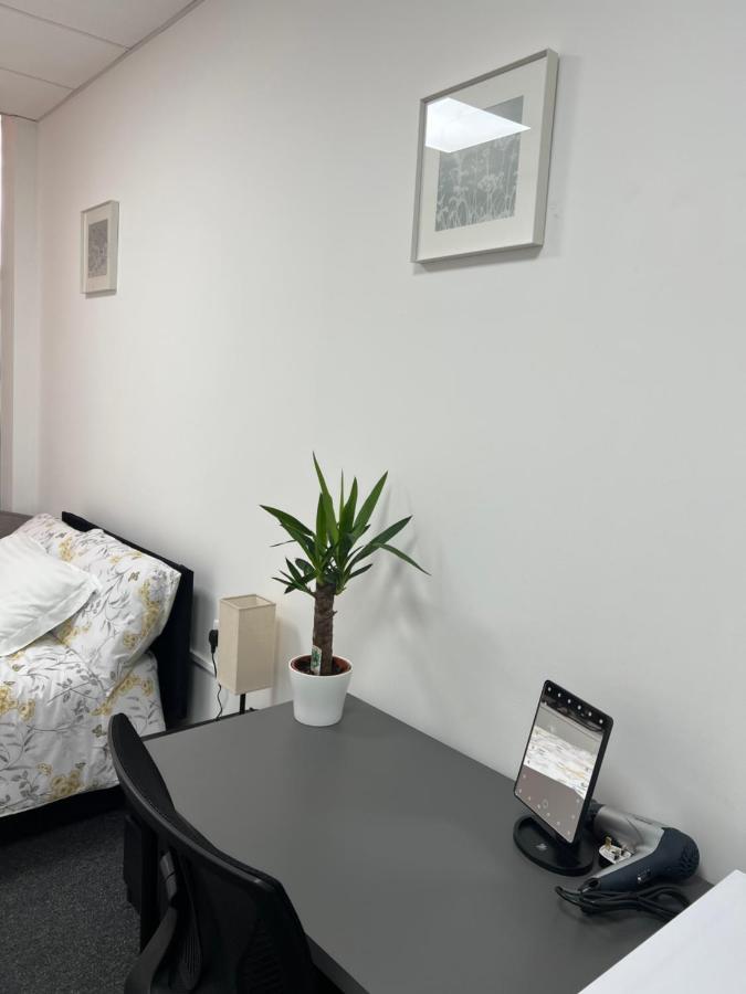 Park View Serviced Apartment - Next To Northolt Tube Station - Near Central London & Wembley المظهر الخارجي الصورة
