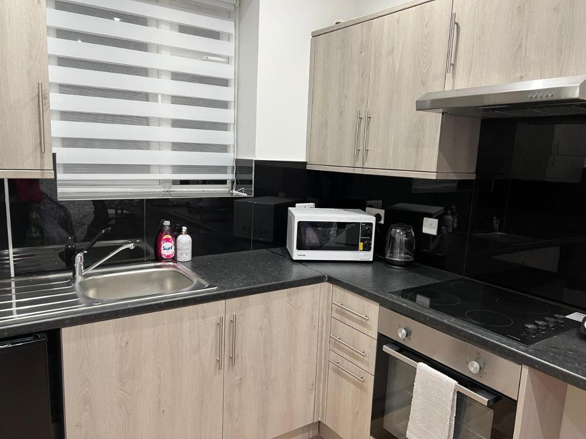 Park View Serviced Apartment - Next To Northolt Tube Station - Near Central London & Wembley المظهر الخارجي الصورة
