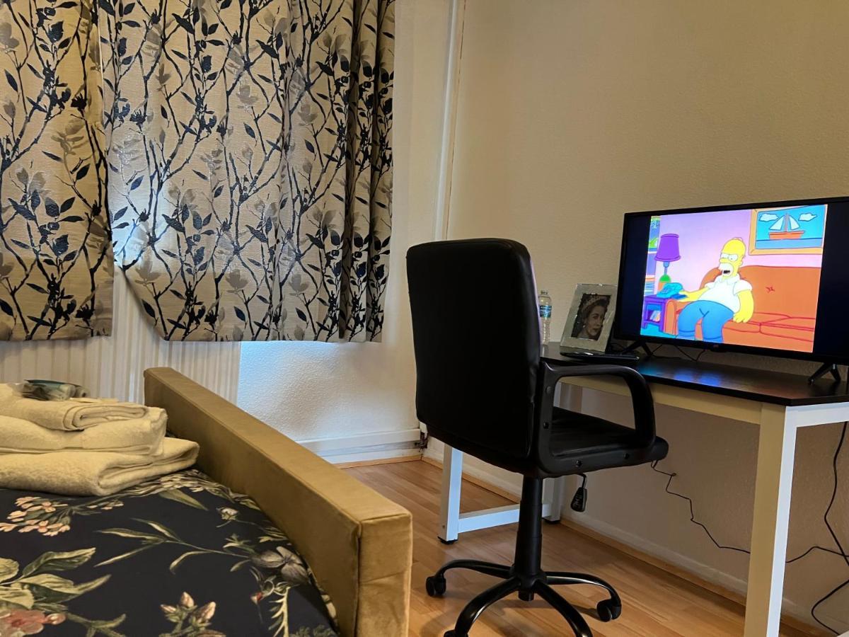 Park View Serviced Apartment - Next To Northolt Tube Station - Near Central London & Wembley المظهر الخارجي الصورة