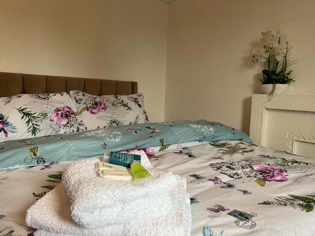 Park View Serviced Apartment - Next To Northolt Tube Station - Near Central London & Wembley المظهر الخارجي الصورة