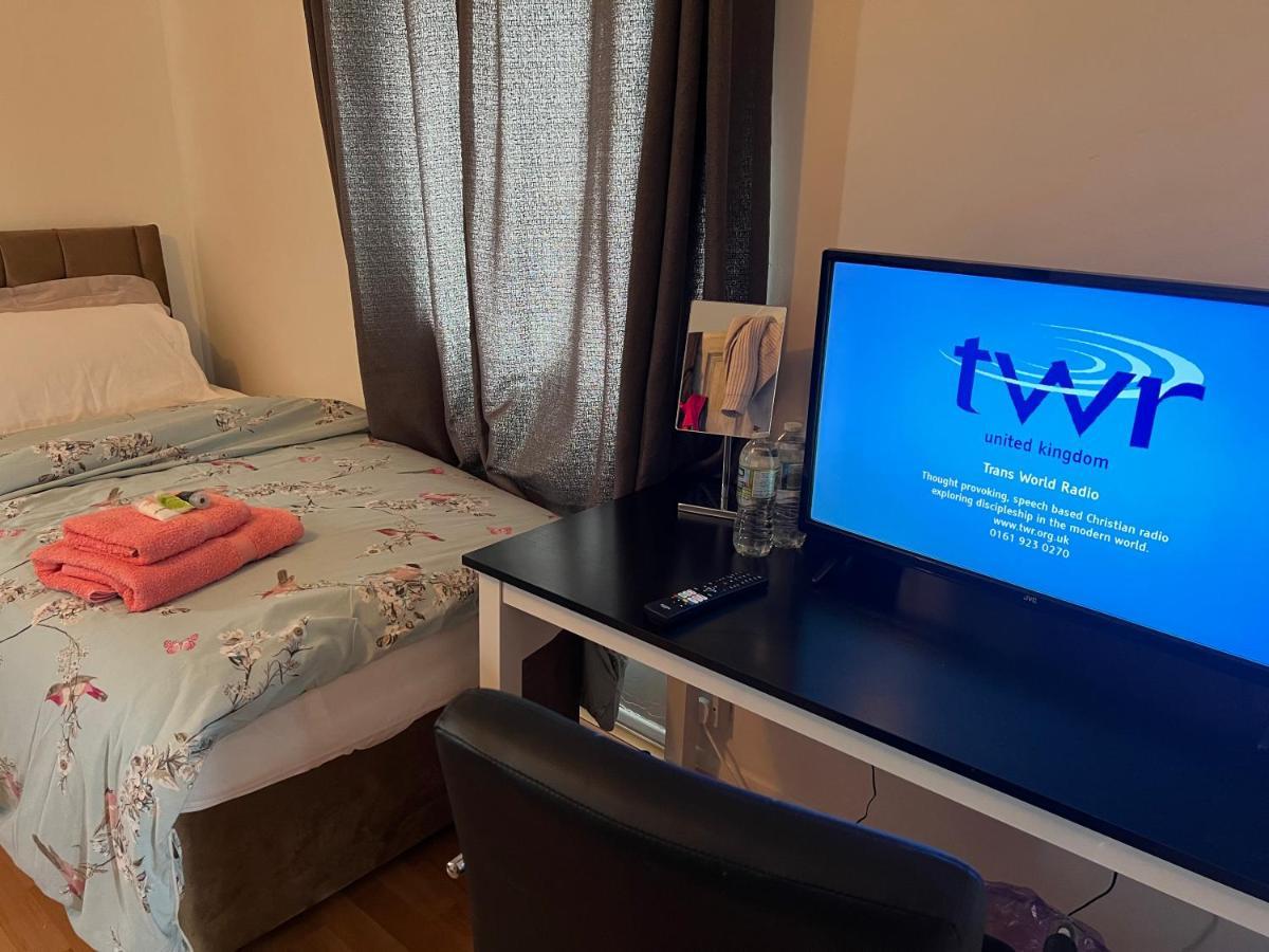 Park View Serviced Apartment - Next To Northolt Tube Station - Near Central London & Wembley المظهر الخارجي الصورة
