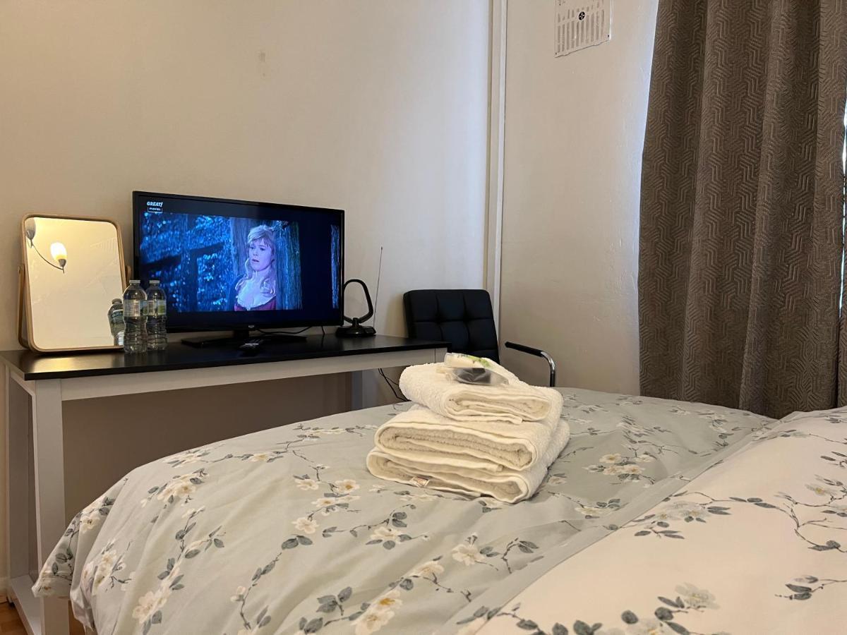 Park View Serviced Apartment - Next To Northolt Tube Station - Near Central London & Wembley المظهر الخارجي الصورة